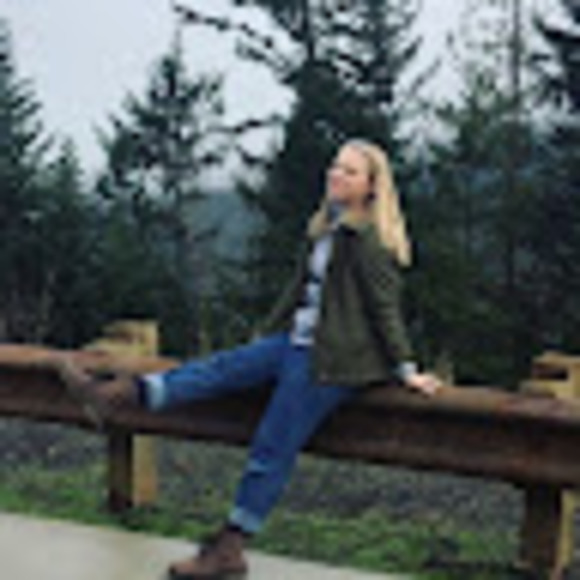 Meet your Posher, Emily - Picture 1 of 1